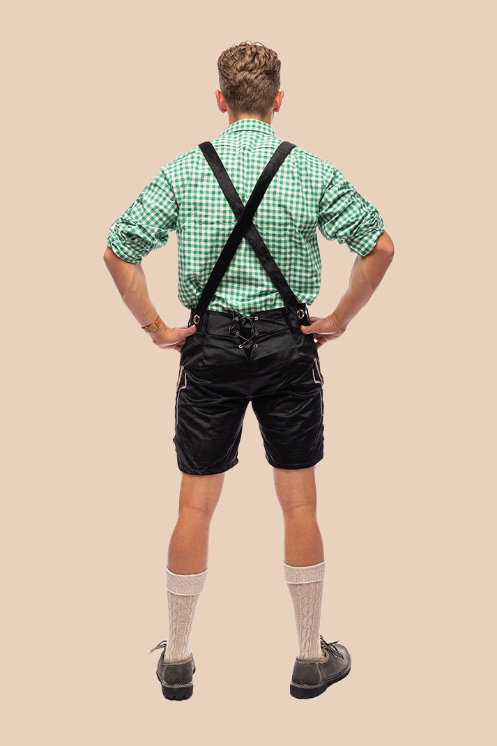 Lederhosen Daan, gedragen met overhemd