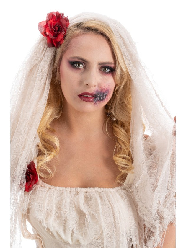 Spookbruid in gerafelde jurk met sluier en rode rozen - productfoto 4