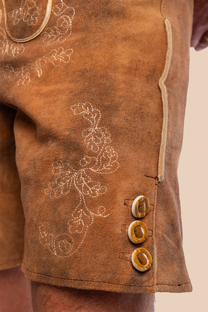 Lederhosen Arnaud, detail van het geitenleer