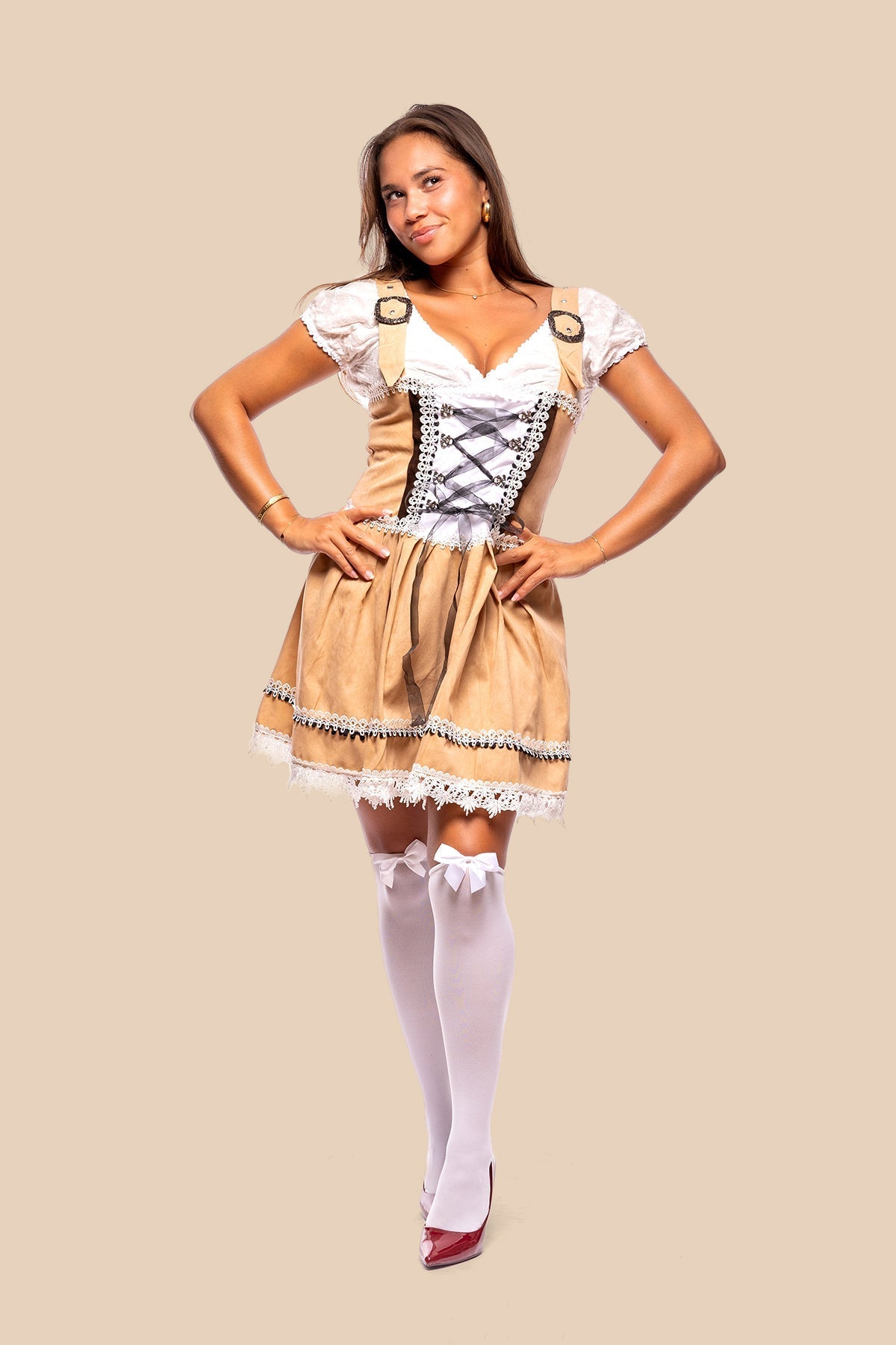 Beige dirndl Julia met geborduurd lijfje, Oktoberfest dameskleding