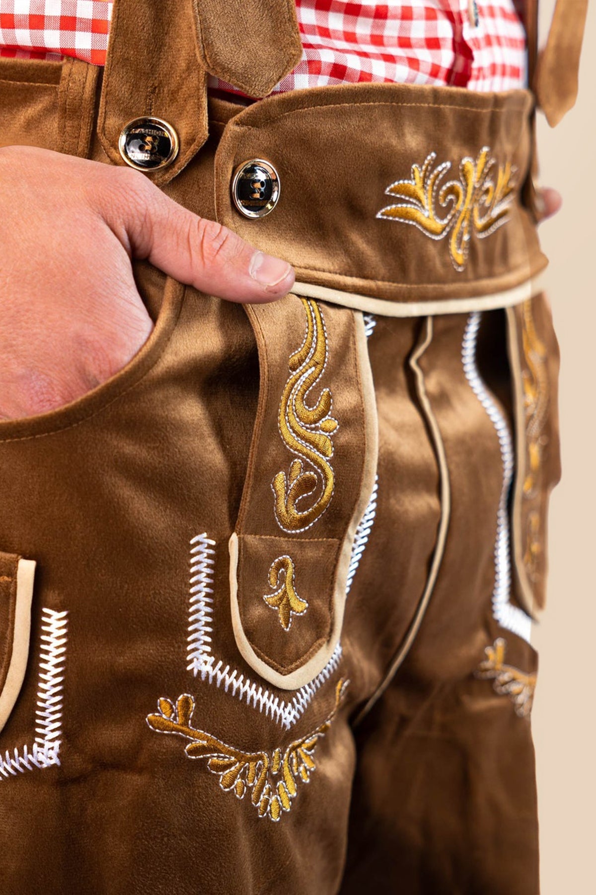 Lederhosen Daan, detail van het borduursel