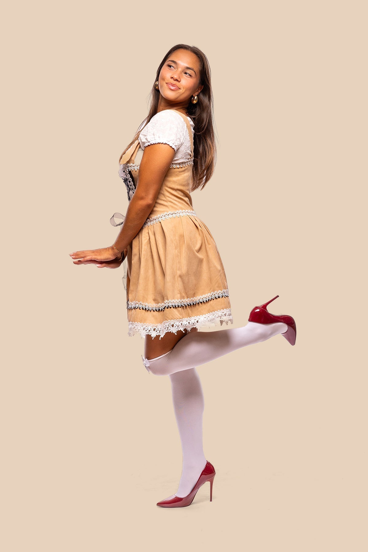 Beige dirndl Julia, detail van het borduurwerk
