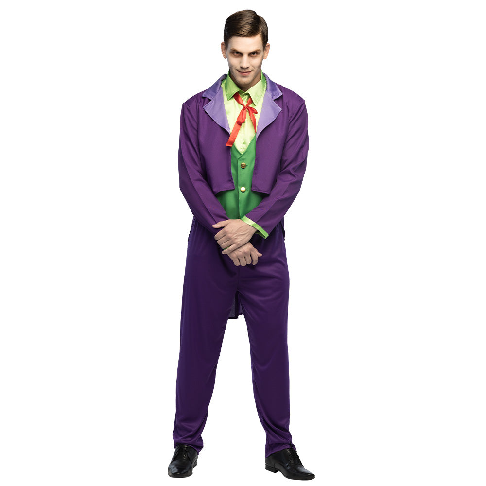 Man in sinister Evil Genius-kostuum
