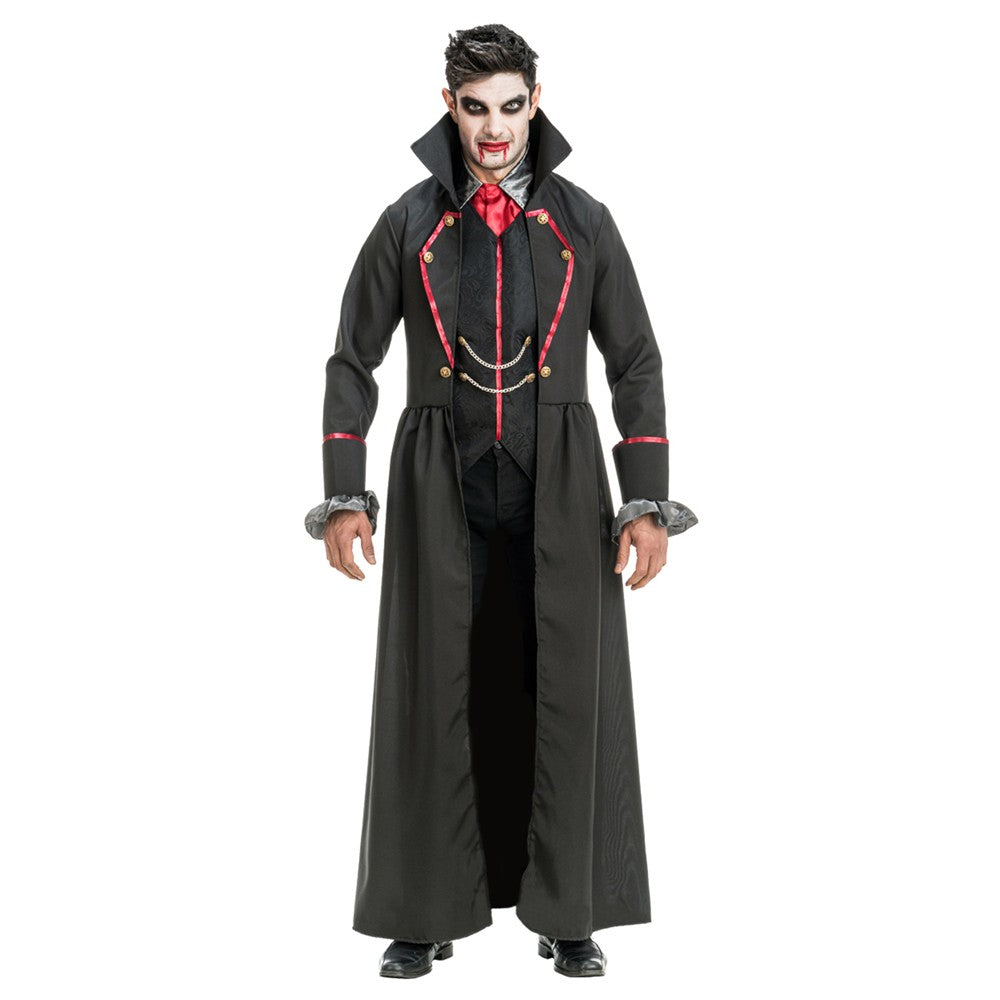 Man in vampierkostuum Sirius met lange zwarte jas en rood gilet